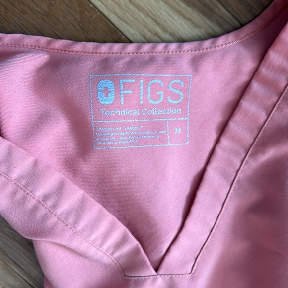 Figs - Salmon Scrub Set - Picture 2 of 5